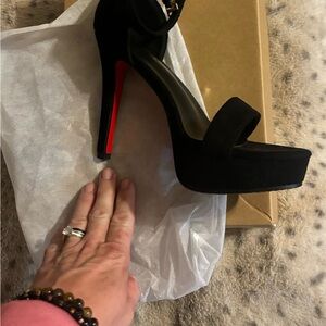 NWT Heels